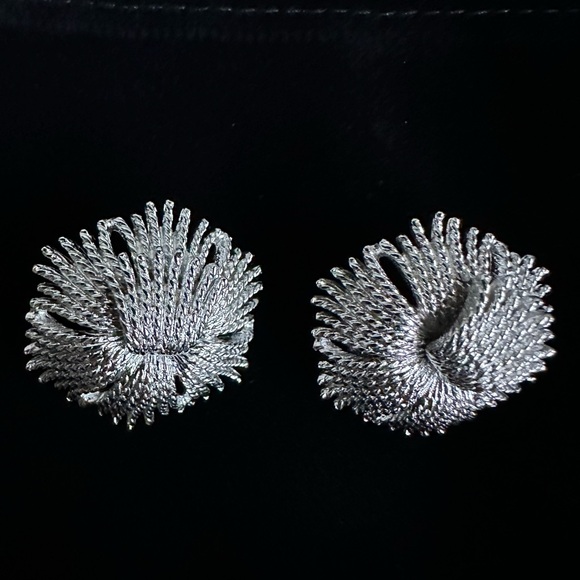 MONET Vintage 60s Cordelia Leroy Miozzi Textured Silver Tone Clip On Earrings - Picture 5 of 11